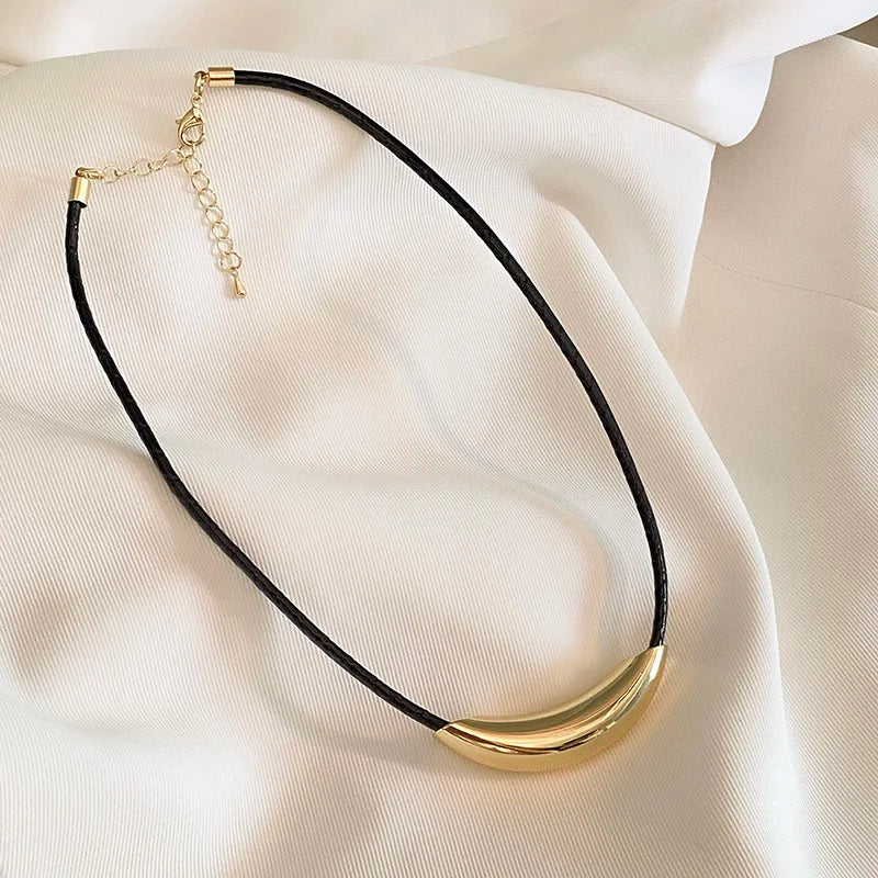 New Design Sense PU Imitation Leather Rope Stainless Steel Metal Tube Pendant Necklace Fashion Jewelry for Got Girls and Womens
