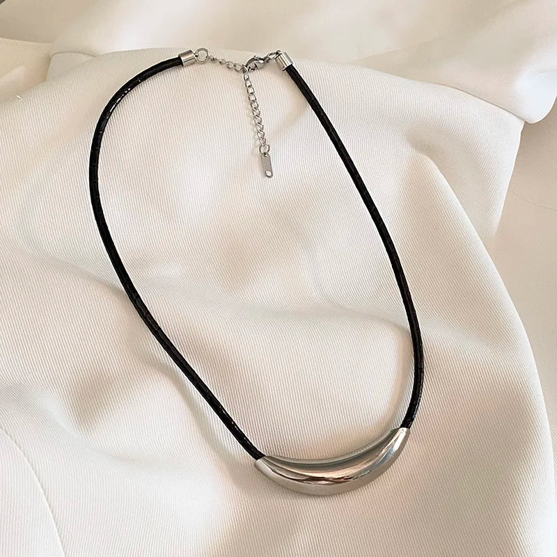 New Design Sense PU Imitation Leather Rope Stainless Steel Metal Tube Pendant Necklace Fashion Jewelry for Got Girls and Womens